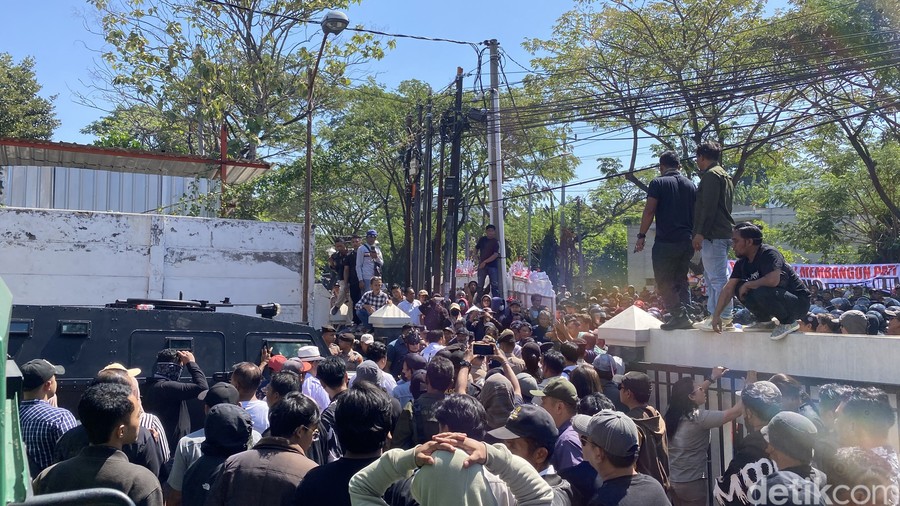 Sidang Putusan Sela Berakhir Tegang, Eks Bupati Pati Diborgol di Ruang Sidang