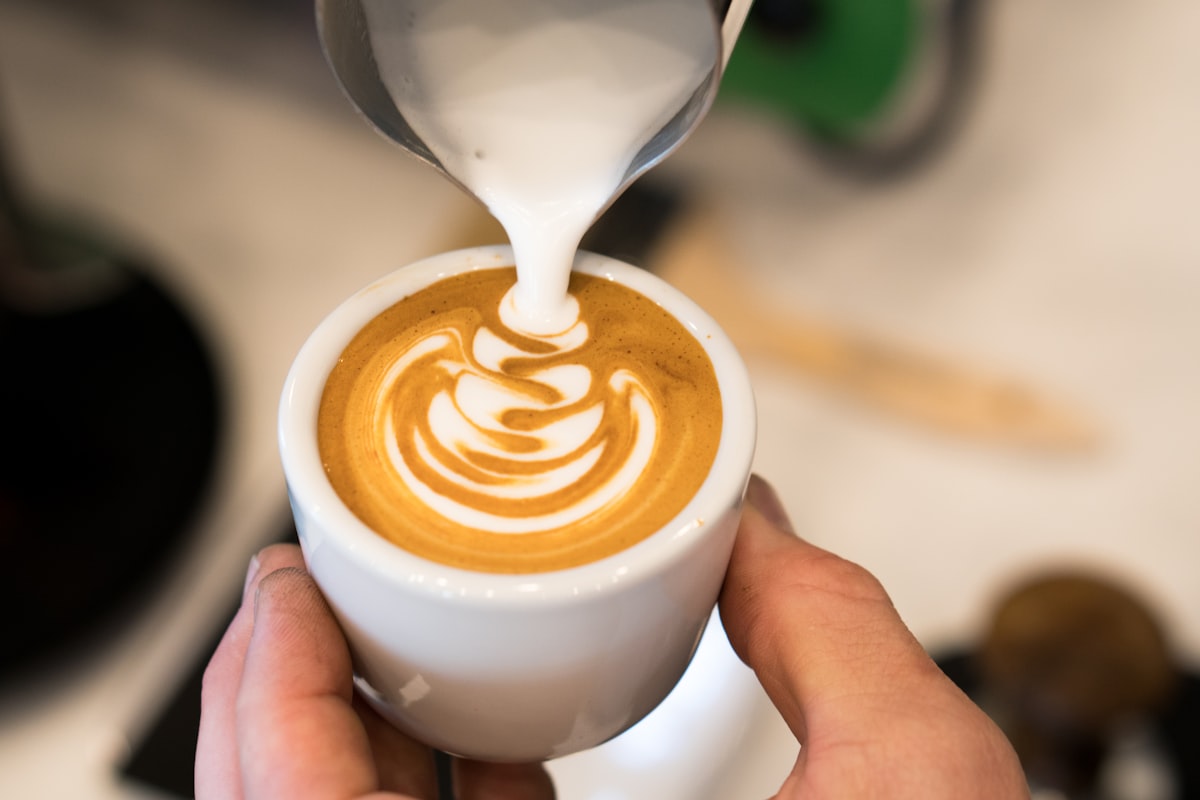 Latte Art: Ketika Secangkir Kopi Berubah Menjadi Kanvas