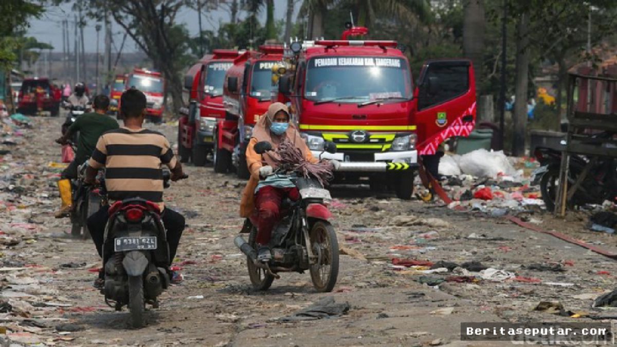 Mata Siti masih sembab ketika menceritakan betapa putranya yang berusia lima tahun