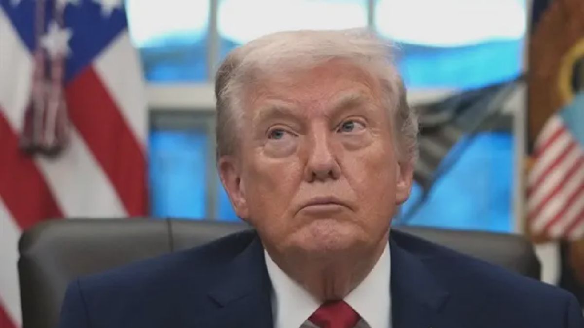 Trump Perkuat Citra Kepemimpinan lewat Dua Momen di Ruang Oval