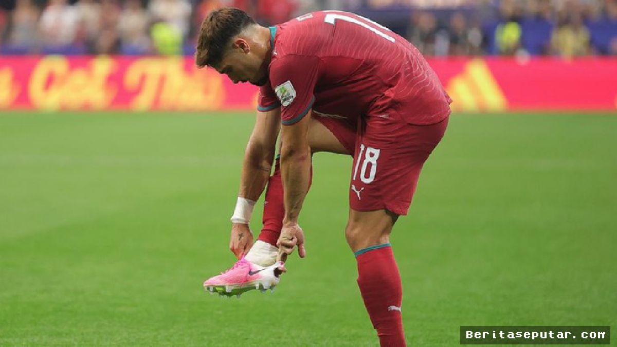 Pedro Neto Pakai Sepatu Bolong, Deformitas Tumit Jadi Penyebab