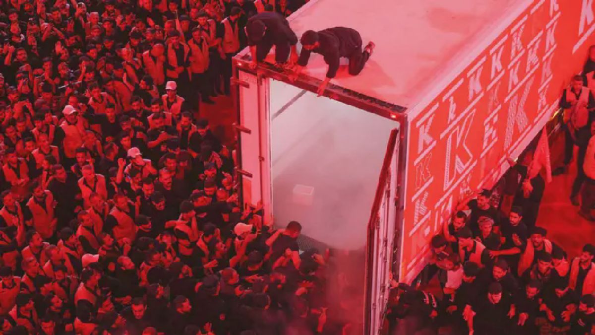 Karbala — Jutaan Pelayat Iringi Pemakaman Ali Khamenei di Karbala