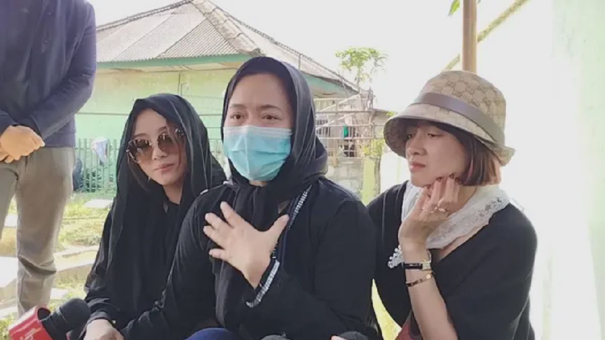 Vega Darwanti Ungkap Momen Pamit Haru Sebelum Ibunda Berpulang