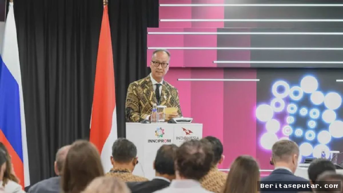Di tengah musim semi yang dingin di Ekaterinburg, Rusia, sebuah ruang konferensi