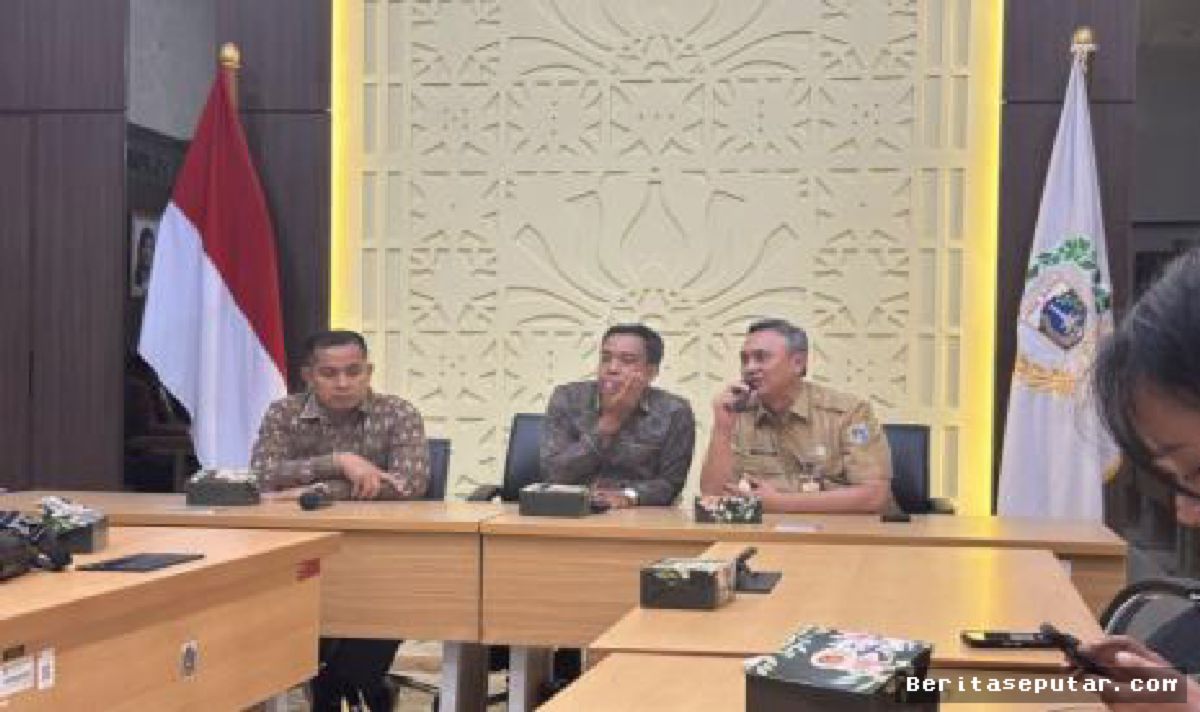 Pagi itu, ruang rapat di gedung DPRD Bali bergema dengan suara langkah