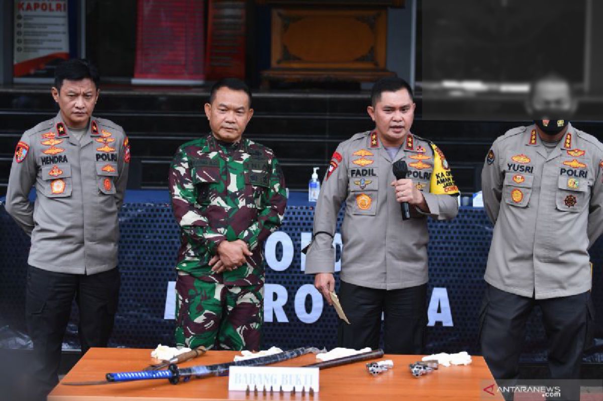 Hendra Kurniawan Batal Dipecat, Hanya Turun Pangkat