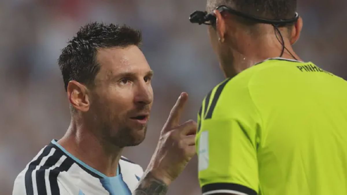 Messi Protes Wasit Pinheiro, Argentina Melaju ke Semifinal Piala Dunia 2026