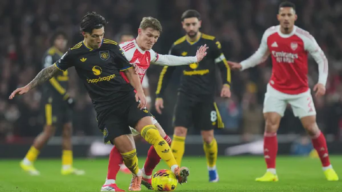Arsenal Kalahkan Manchester United 2-1 di Emirates Stadium