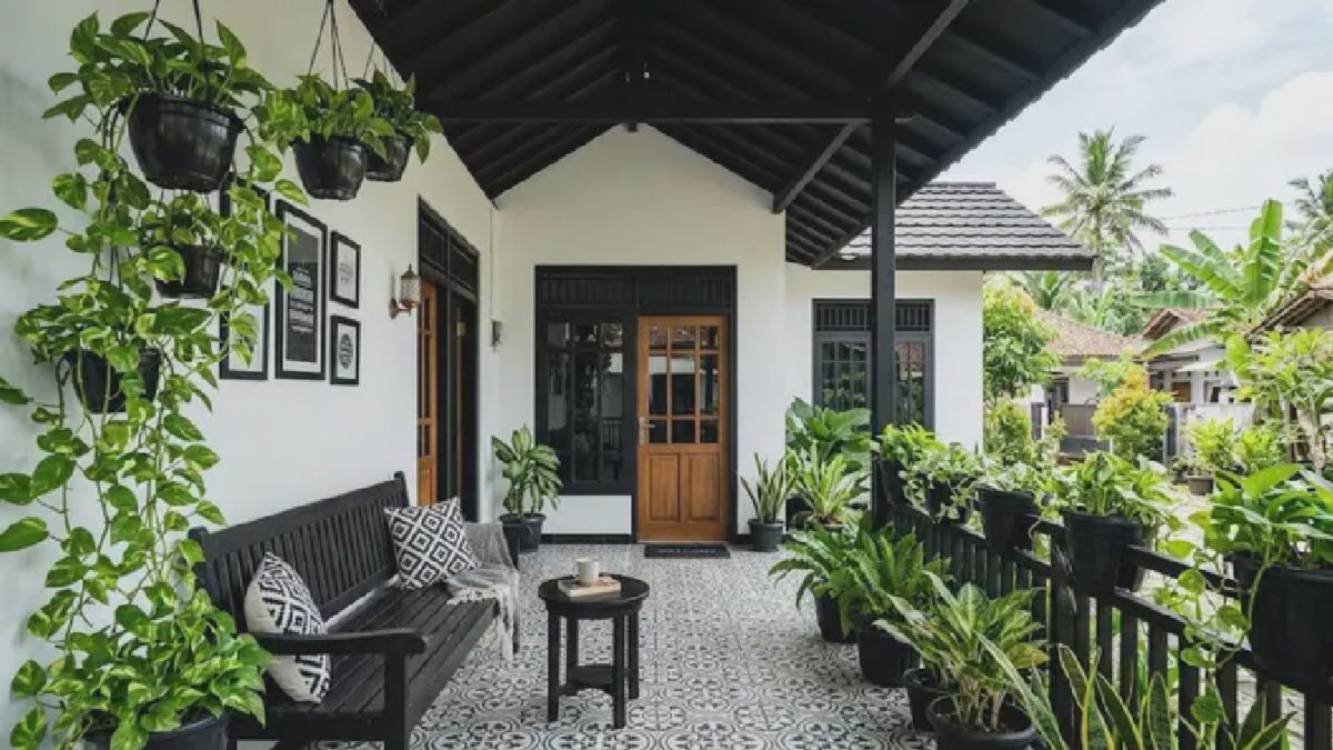 Teras Monokrom Sirih Gading Pot Hitam Curi Perhatian Publik