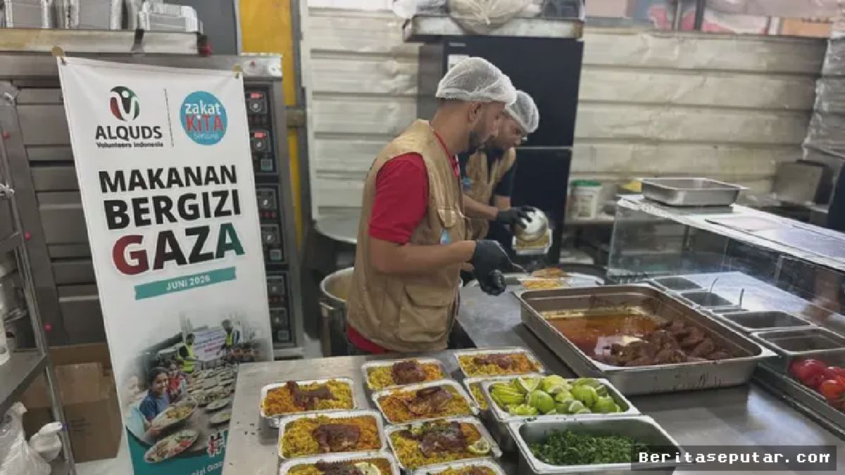 Relawan Al-Quds Sajikan Makanan Hangat bagi Anak-anak Gaza