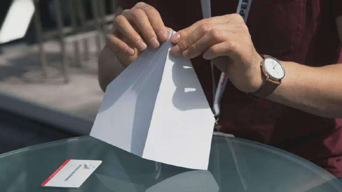 Rekor Baru Tercipta di Kompetisi Pesawat Kertas Red Bull Paper Wings
