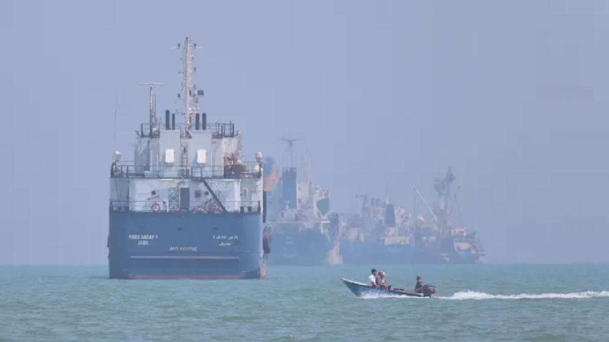 Iran Pamer Kekuatan di Selat Hormuz, Gelar Latihan Militer dan Uji Coba Rudal
