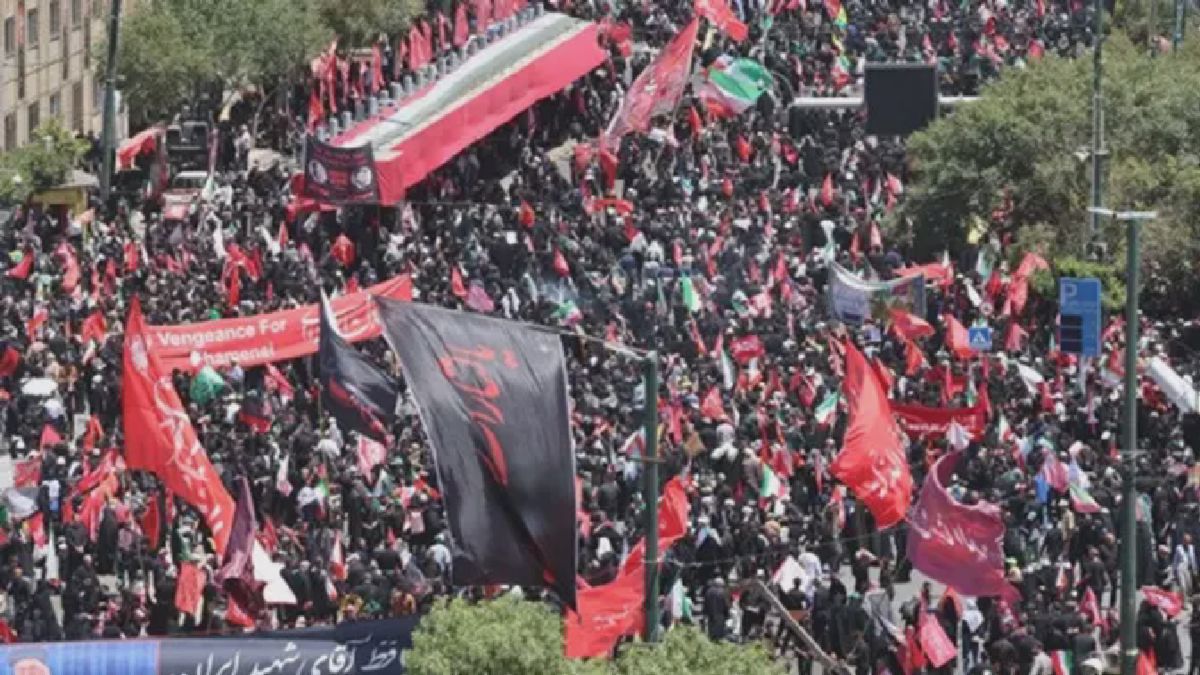 Pelayat Padati Pemakaman Khamenei, Indonesia Jamin Keamanan WNI