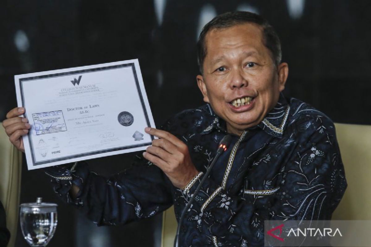 Arsul Sani Dilantik Jadi Hakim Konstitusi Gantikan Arief Hidayat