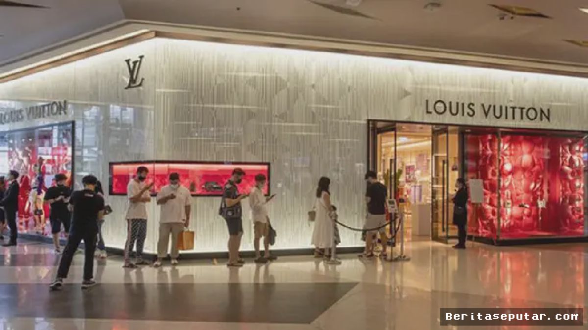 Antrean Mengular di Toko Louis Vuitton, Pembeli Rela Menunggu Berjam-jam