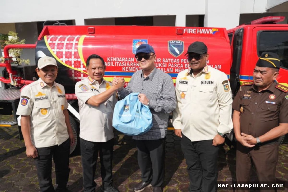 Jembatan Enang-Enang Diperkuat, Mendagri Puji Semangat Gotong Royong Warga