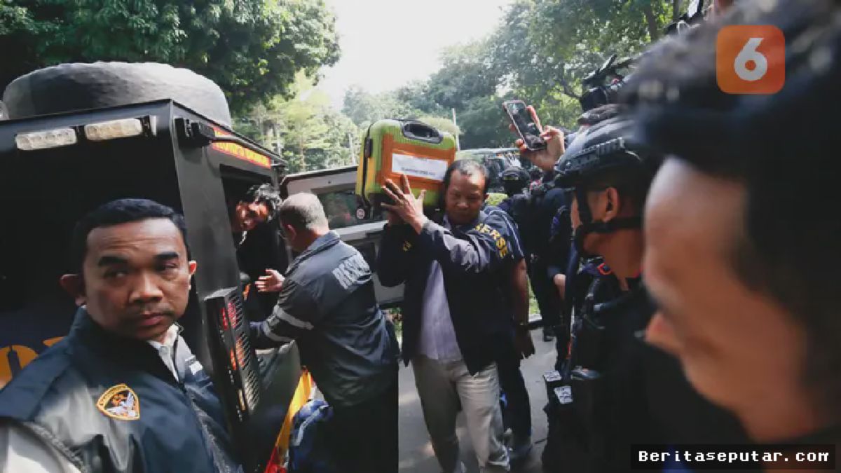 Jakarta — Emas Hasil Geledah Rumah Sentul Tiba di Mapolda Metro Jaya
