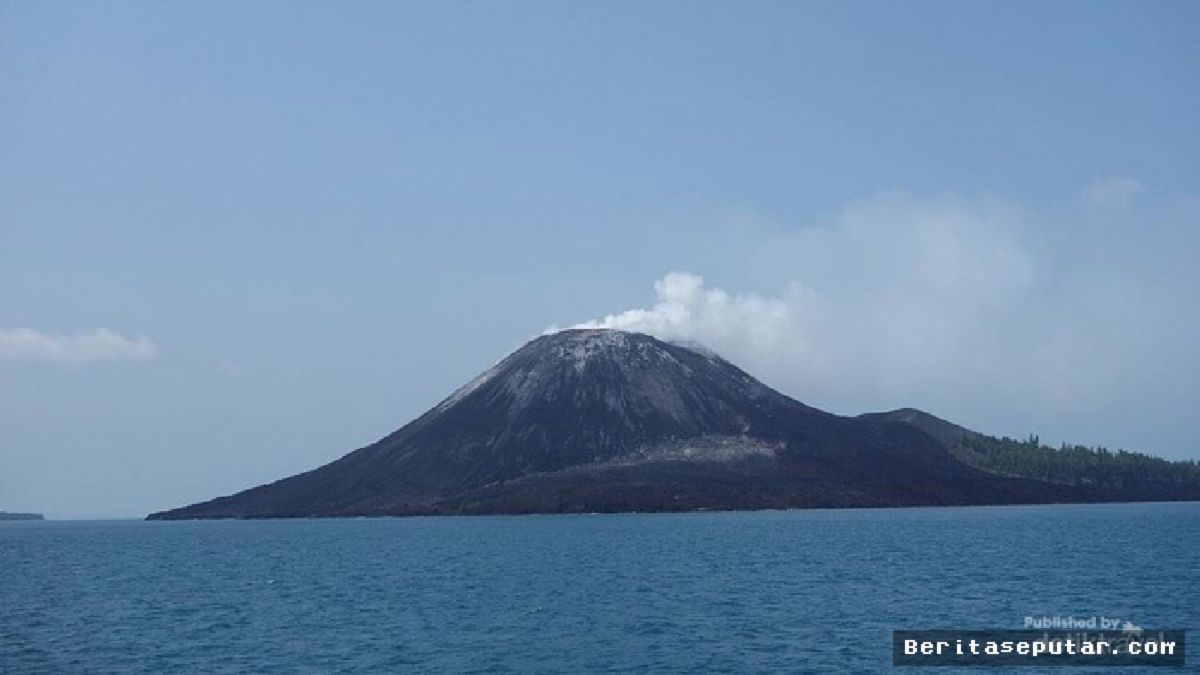 SERANG — Status Siaga Anak Krakatau, Liburan Pantai Tetap Aman