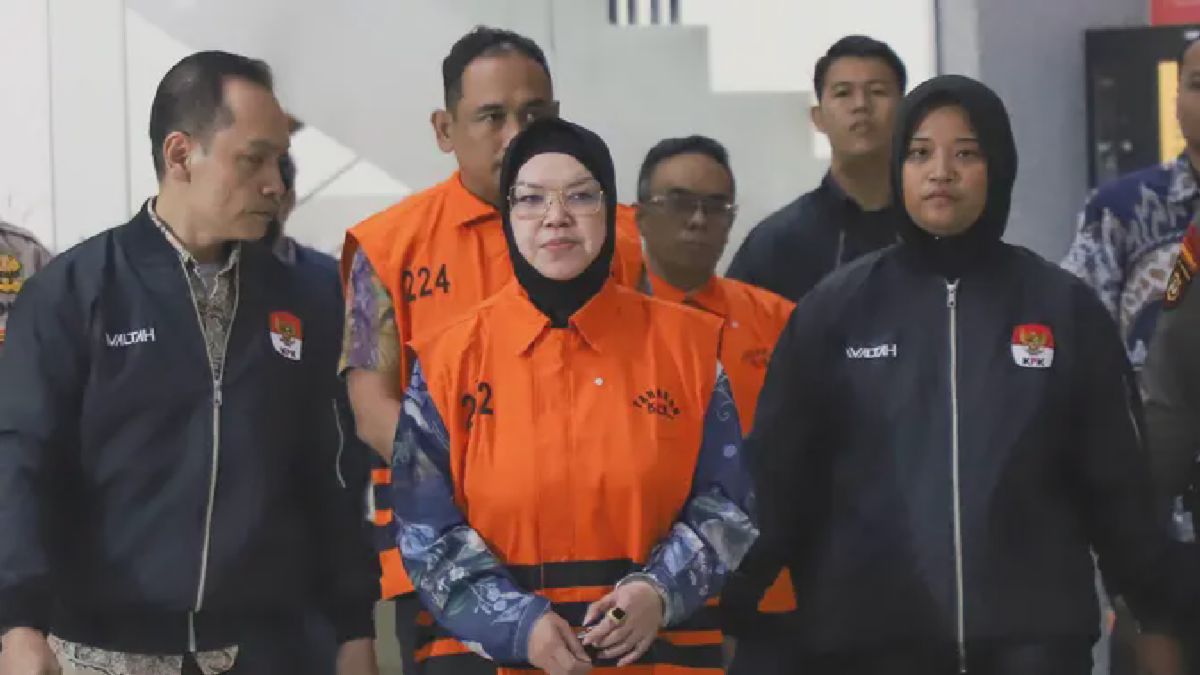 KPK Tahan Bupati Sukoharjo Etik Suryani Usai OTT