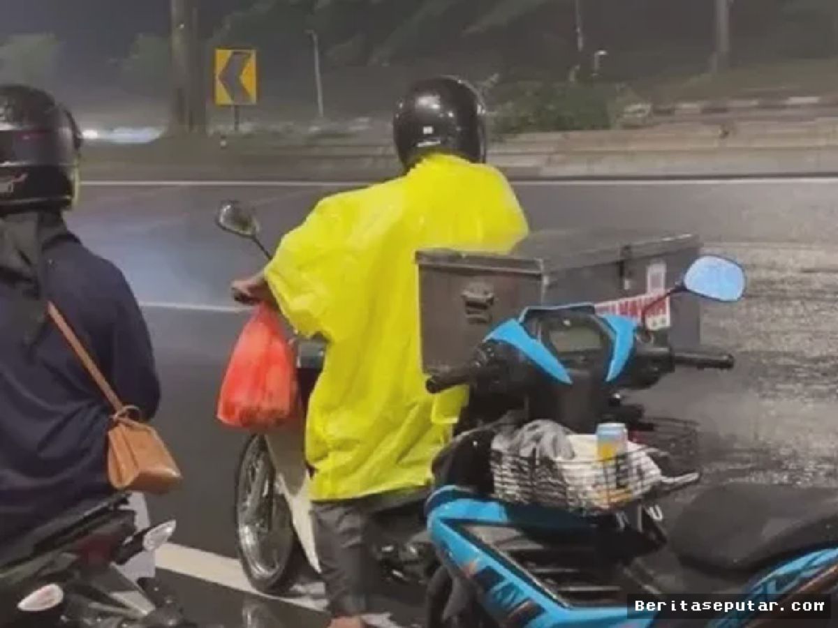 Malaysia — Penjual Putu Mayam Bagikan Dagangan Gratis Saat Hujan Deras