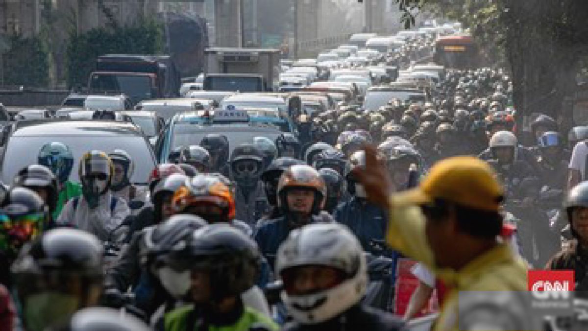Jalanan Jakarta Macet Parah Akibat Pembongkaran JPO Tendean