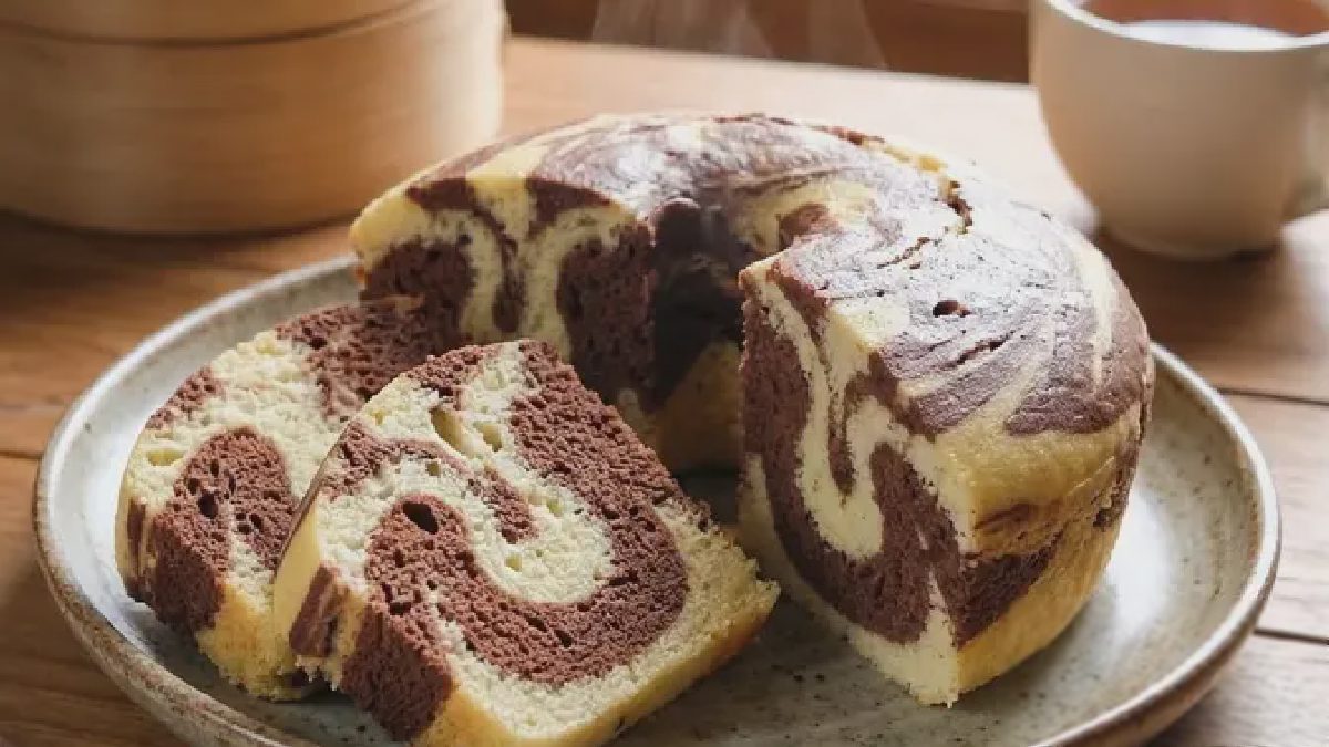 Resep Warisan: Bolu Kukus Marmer Tanpa Telur, Cukup Pakai Sendok