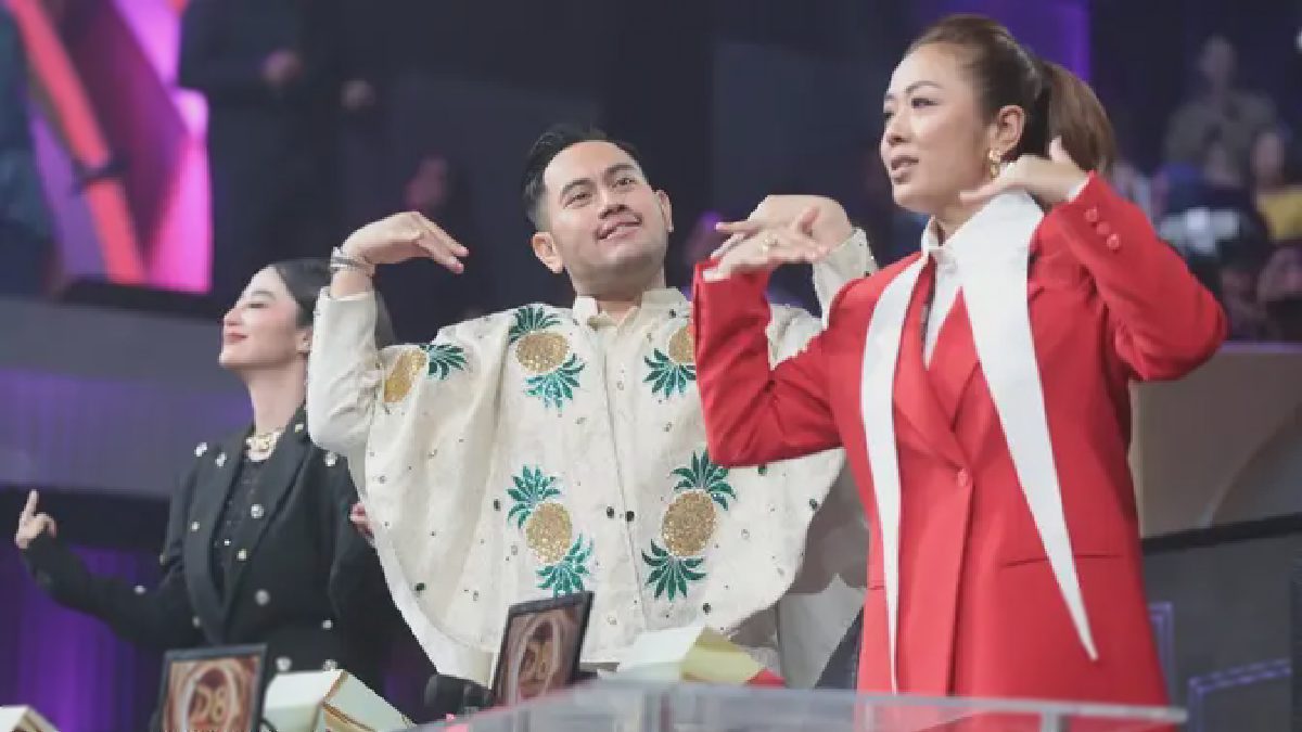 Di Balik Tatapan Hangat Tiga Legenda Hidup Dangdut Academy