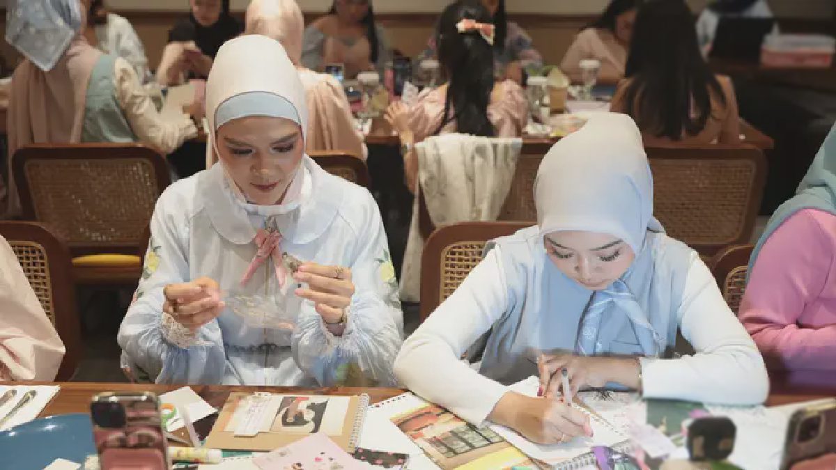 Melepas Penat di Atas Kertas: Momen Intim Workshop Journaling