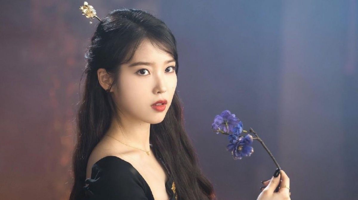 IU dan Lee Jong Suk Resmi Putus Setelah Empat Tahun Pacaran