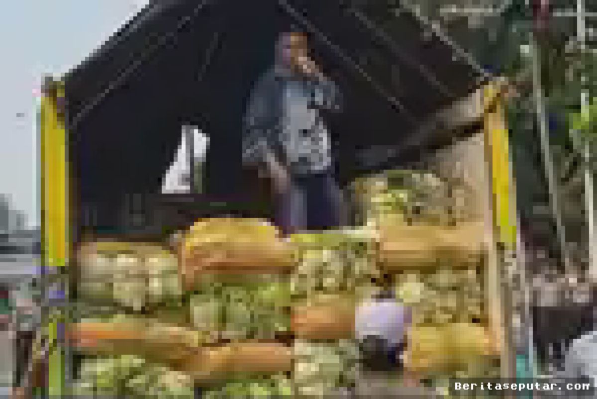 JAKARTA — Orasi dari Atas Tumpukan Sayur, Panggung Perlawanan bagi Nasib Anak Bangsa