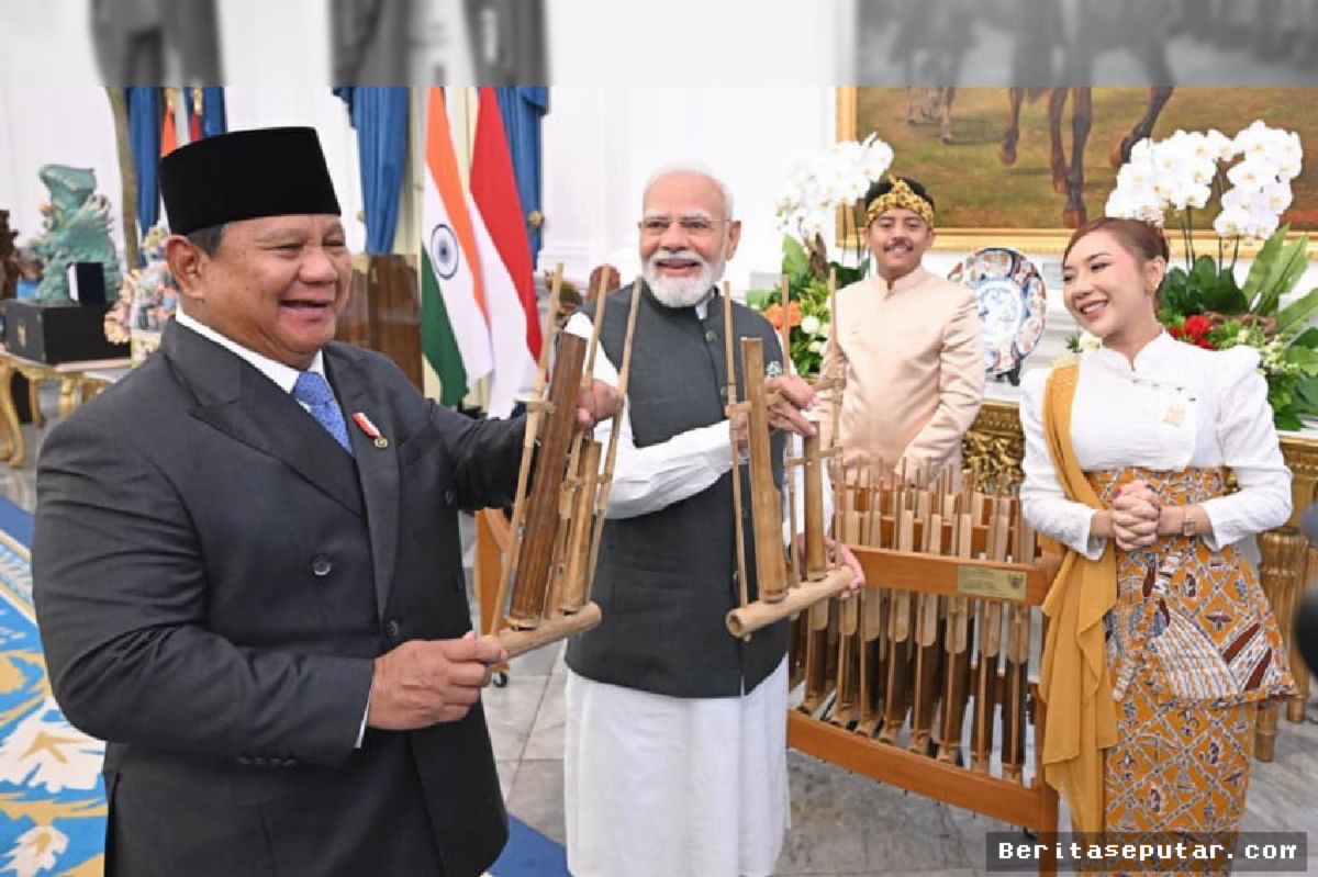 Jakarta — Prabowo Hadiahkan Angklung ke Modi, Simbol Persahabatan